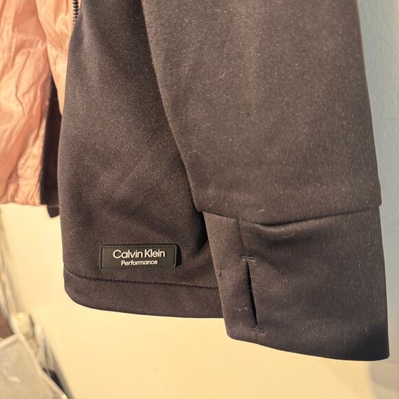 Calvin Klein Puffer Jacket - Quilted Hooded Coat with Fleece Sleeves - Picture 10 of 10